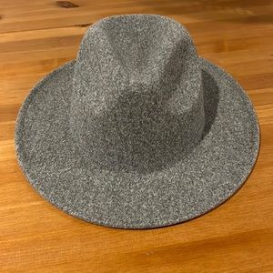 Fit & style
Universal Thread felt fedora hat